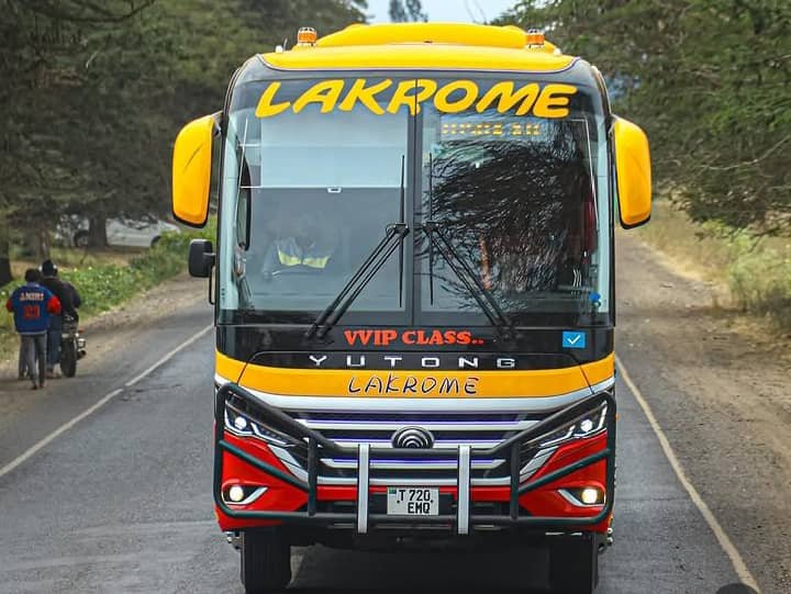 Lakrome Express bus