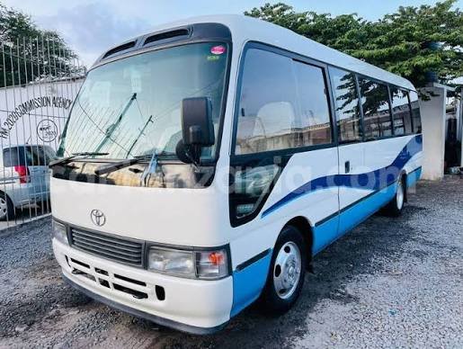 Passenger transfer vehicle