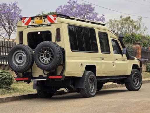 Four-wheel-drive vehicle